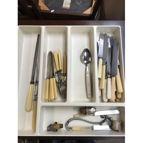 827 - A collection of cutlery. Shipping category C.