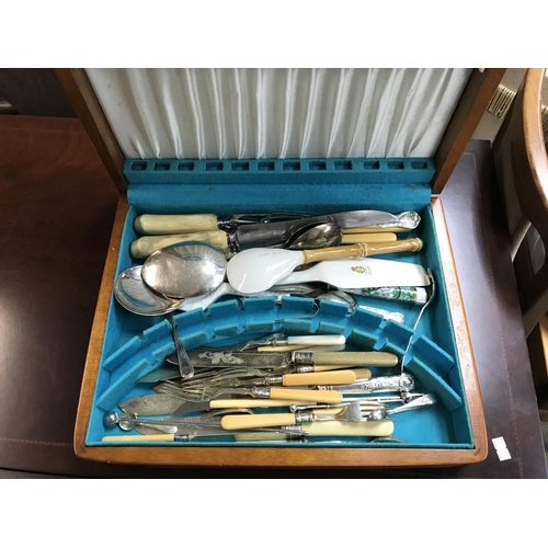 827 - A collection of cutlery. Shipping category C.