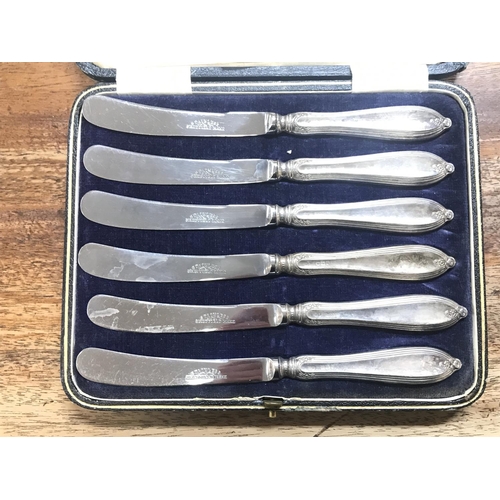 845 - Cased silver hallmarked Sheffield made butter knives , postage cat B