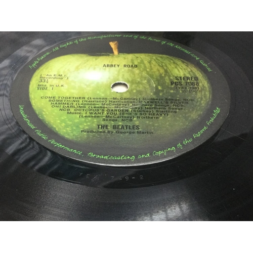 195 - A first UK pressing of 'Abbey Road' with misaligned Apple logo on back cover and missing 'Her Majest... 