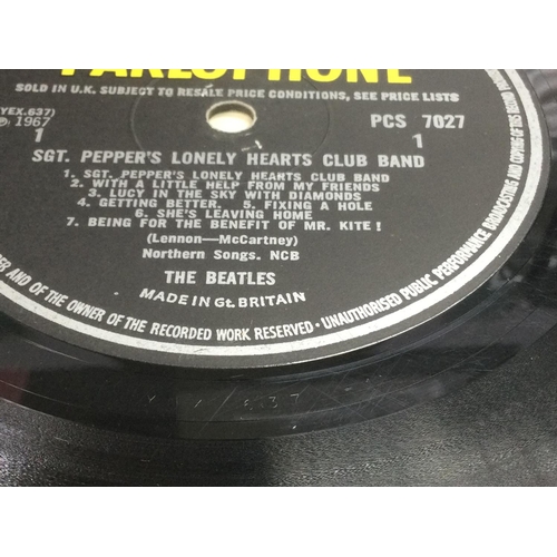 195 - A first UK pressing of 'Abbey Road' with misaligned Apple logo on back cover and missing 'Her Majest... 