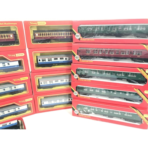 831 - A Collection of Boxed Tri-Ang/Hornby 00 Gauge Coaches.