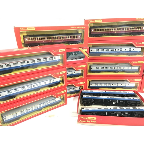 831 - A Collection of Boxed Tri-Ang/Hornby 00 Gauge Coaches.