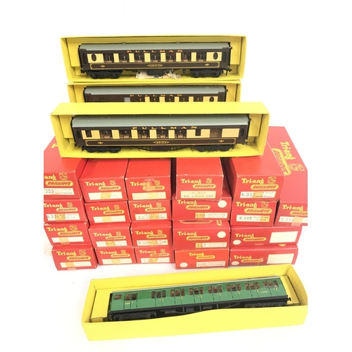 835 - A Collection of Boxed 00 Gauge Tri-Ang Coaches.