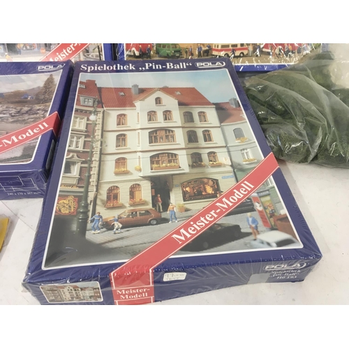 963 - Collection of HO gauge model railway accessories mainly boxed