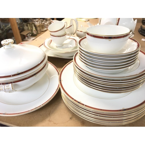 1000 - A wedgewood bone China tea set with Colorado pattern. No obvious damage observed. Postage D.