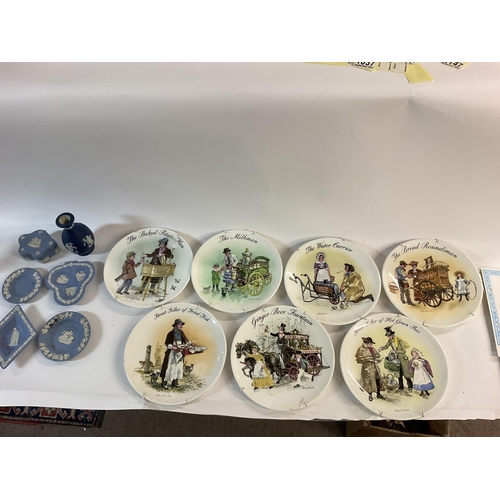 1037 - Collective lot of various Wedgewood items, Postage D