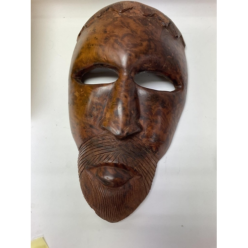 1101 - A burr wood tribal mask.