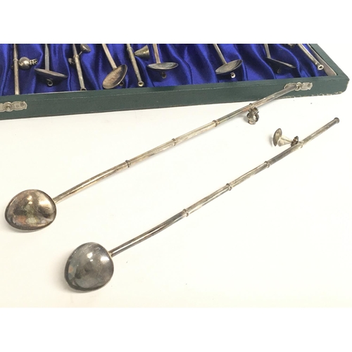 1103 - Cased Chinese silver straw spoons