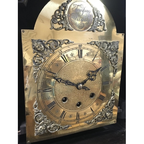 1539 - An Oak Grandmother clock with a brass dial, 160cm tall. Postage category D