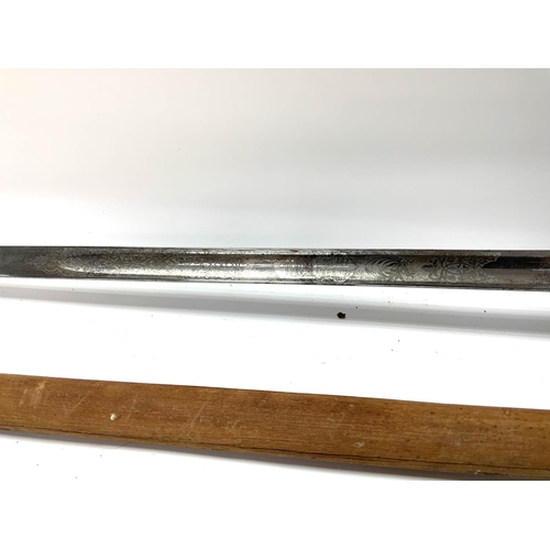 1661 - WW1 British George V Infantry Officers Sword, in need of attention. Scabbard broken. (D)