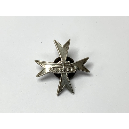 1680 - WW2 Polish 1st Armored Regiment Badge of German Production. 2.5cm. (A).