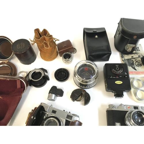 2006 - A collection of various cameras Hauna 35x contaflex Zeiss ikon four lenses and additional equipment.... 