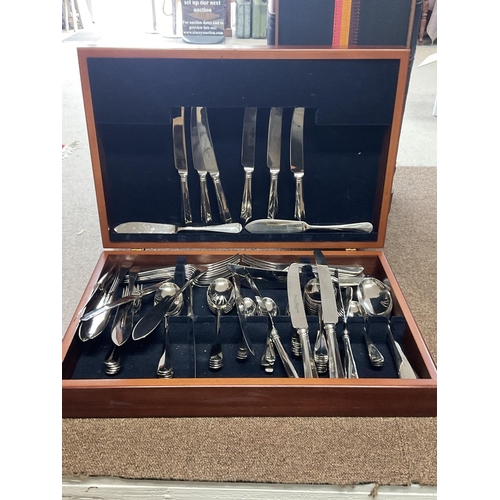 2010 - A canteen of Osbourne Silversmiths cutlery