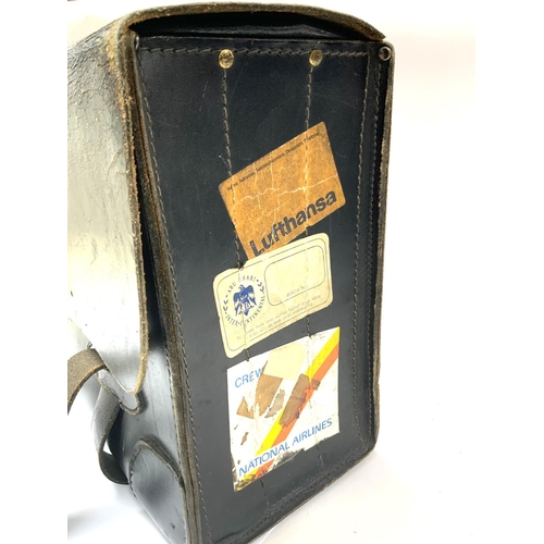 2019 - An vintage American USAF Vietnam pilots leather bag, stamped to inside. (D)