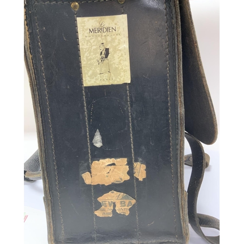 2019 - An vintage American USAF Vietnam pilots leather bag, stamped to inside. (D)