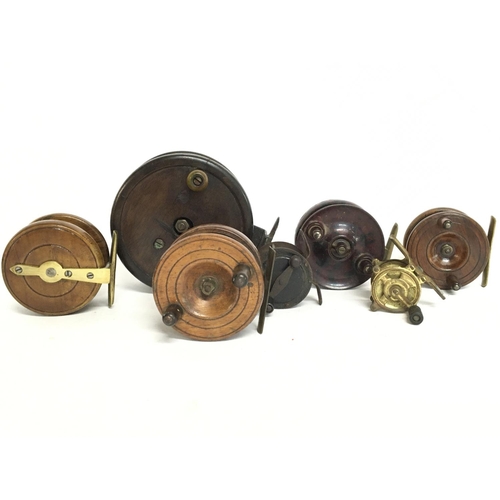 2091 - A collection of vintage Bakelite and wooden fly fishing reels , postage category B