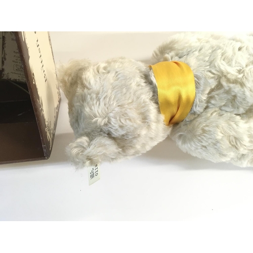 2104 - A Steiff British collectors 1911 replica bear. Comes with box and certificate. Limited edition of 30... 