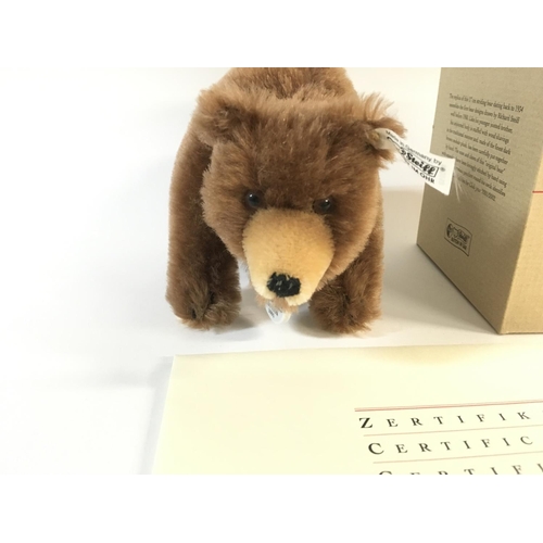 2106 - Steiff club edition 2001 grizzly bear in box with certificate. Limited Edition. Postage B