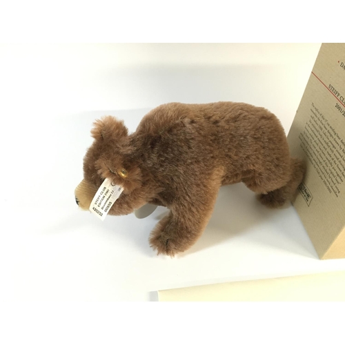 2106 - Steiff club edition 2001 grizzly bear in box with certificate. Limited Edition. Postage B