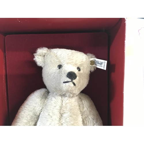 2122 - A limited edition Steiff teddy bear 1983 replica of 1902-03 bear. Some damage to box. Postage B