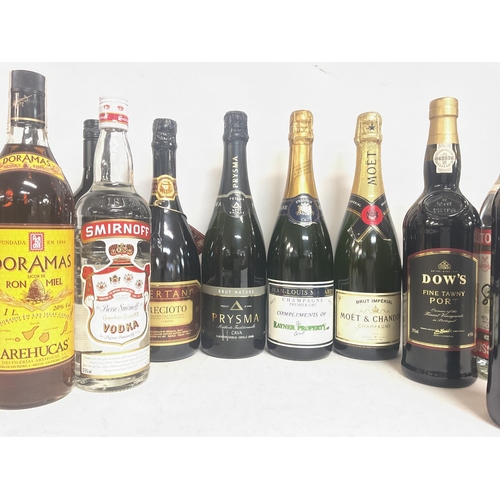 2133 - A collection of wines and spirits including Chateau Vernon, Jacobs Creek Tinto, Cava Brut, Dows Fine... 