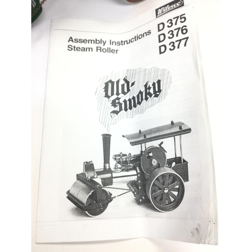 2136 - A Wilesco 'Old Smoky' tractio engine with instructions. Shipping category D.