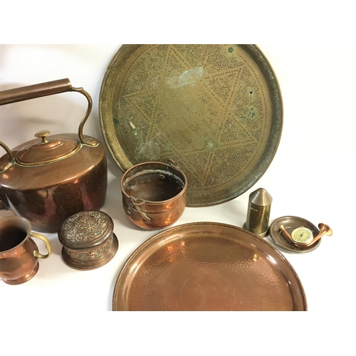 2146 - A collection of assorted copper and others items including a kettle and coal scuttle. Postage C.