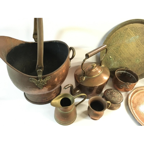 2146 - A collection of assorted copper and others items including a kettle and coal scuttle. Postage C.