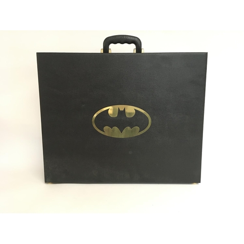 832 - A limited edition Batman Wade Ceramic character Set In Presentation Case 1999, number 158 of 200. Wi... 