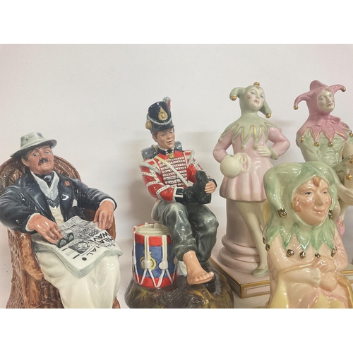 983 - Royal Doulton figures including Jester Figures D7109,D7110,HN3922,HN3924 with certificates, Take It ... 