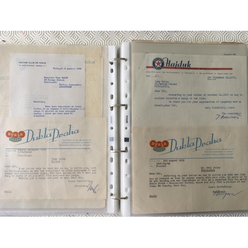 1042 - 1950s + 1960s Foreign Football Club Headed Letters: Incredible collection of around 200 letters send... 