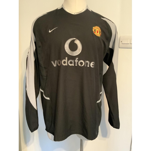 1144 - Williams 2002 - 2003 Manchester United Match Issued Goalkeepers Shirt: Black shirt with Williams num... 