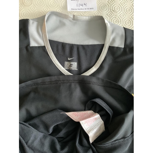 1144 - Williams 2002 - 2003 Manchester United Match Issued Goalkeepers Shirt: Black shirt with Williams num... 