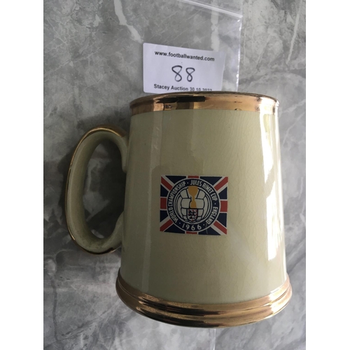 88 - 1966 Football World Cup Willie Tankard: Original large ceramic tankard featuring WC Willie one side ... 