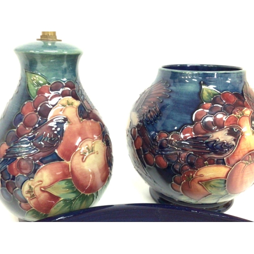 1286 - A collection of Moorcroft Finchs and berries porcelain including vases (17 to 19cm tall), a plate (d... 