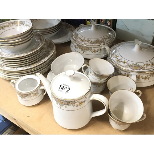 1442 - A Noritake fine China dinner set with tureens diner plated bowls cups and saucers and a tea pot some... 