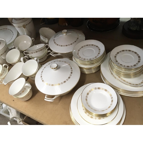 1446 - A Minton bone china dinner set The Gold Diadem pattern H5270. The service with soup bowls cups sauce... 