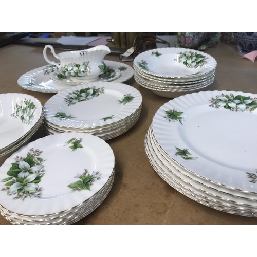 1449 - A Royal Albert Trillium dinner service including dinner plates bowls serving dishes, gravy boat and ... 