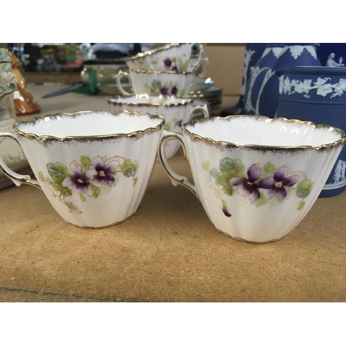 1545 - An Edwardian Royal Albert tea set decorated with flowers and foliage NO RESERVE