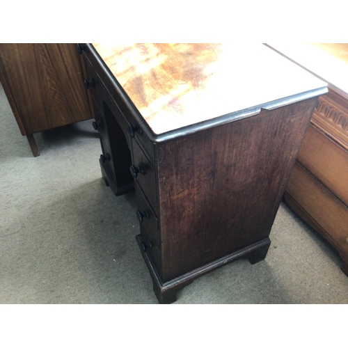 1629 - A George III 18th century kneehole desk. 77 wide 48deep and 80cm high. Postage D