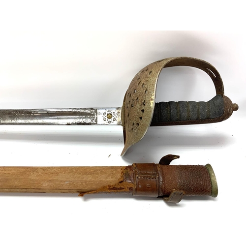 1908 - WW1 British George V Infantry Officers Sword, in need of attention. Scabbard broken. (D) NO RESERVE