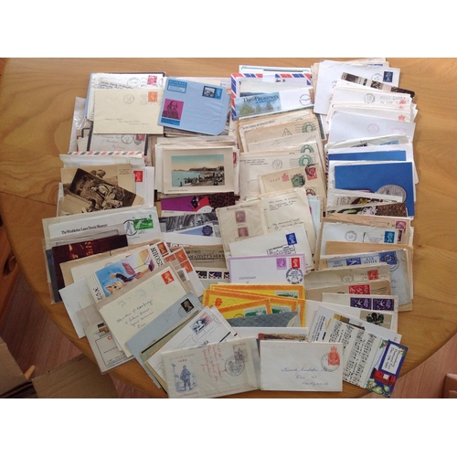 1973 - Large, heavy Box. Pot-pouri of covers and cards (many 100s) from around the world. All reigns from Q... 