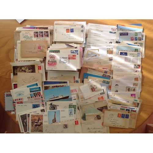 1973 - Large, heavy Box. Pot-pouri of covers and cards (many 100s) from around the world. All reigns from Q... 