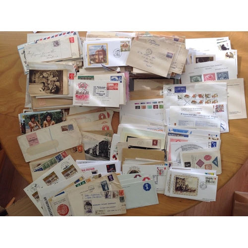 1973 - Large, heavy Box. Pot-pouri of covers and cards (many 100s) from around the world. All reigns from Q... 