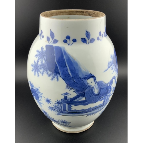 916 - An Early Chinese blue and white porcelain jar, 17cm. (No damage or restoration).