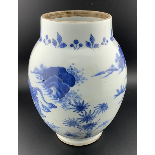 916 - An Early Chinese blue and white porcelain jar, 17cm. (No damage or restoration).