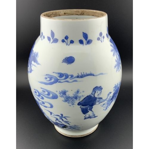 916 - An Early Chinese blue and white porcelain jar, 17cm. (No damage or restoration).