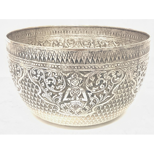 942 - Silver oriental bowl, diameter of 19cm, 11cm tall. 256g