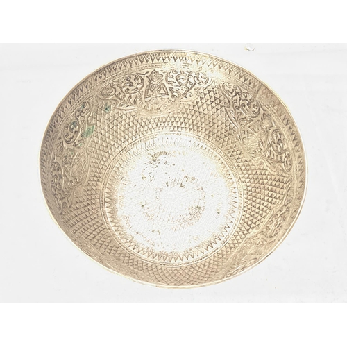 942 - Silver oriental bowl, diameter of 19cm, 11cm tall. 256g